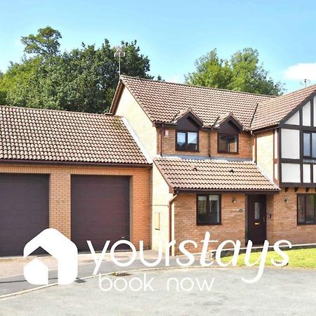 The Glade By Yourstays Huge Single Detached Holiday Home With Big Garden Newcastle-under-Lyme Buitenkant foto