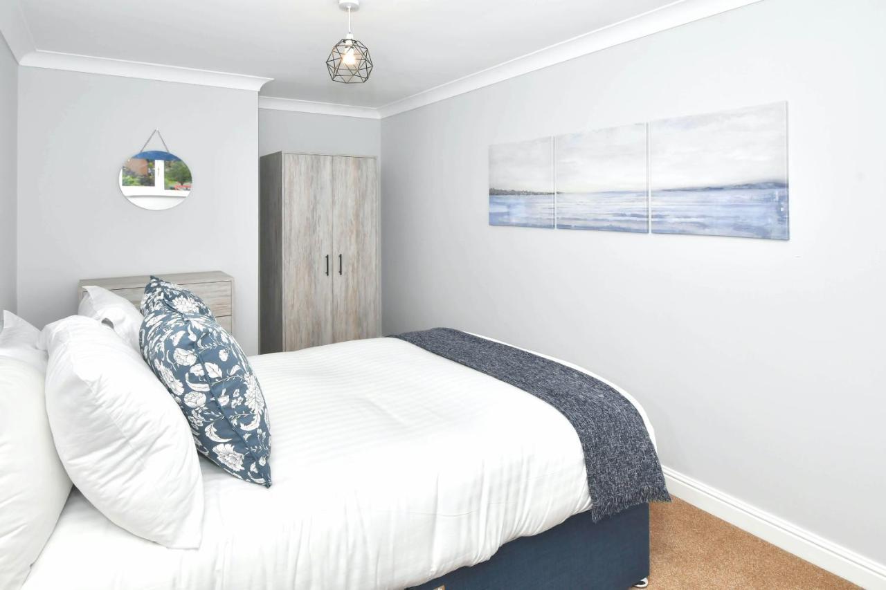 The Glade By Yourstays Huge Single Detached Holiday Home With Big Garden Newcastle-under-Lyme Buitenkant foto