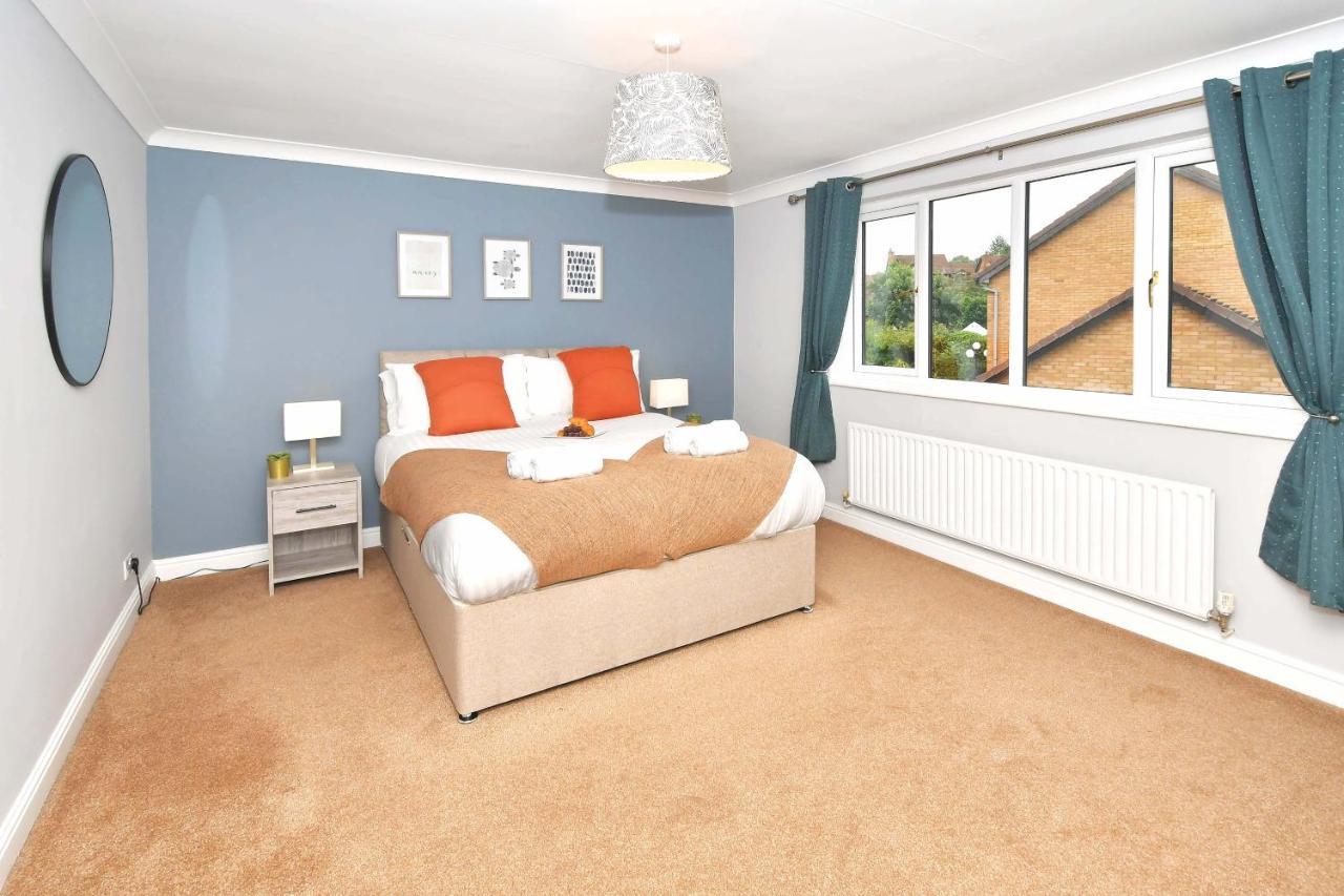 The Glade By Yourstays Huge Single Detached Holiday Home With Big Garden Newcastle-under-Lyme Buitenkant foto