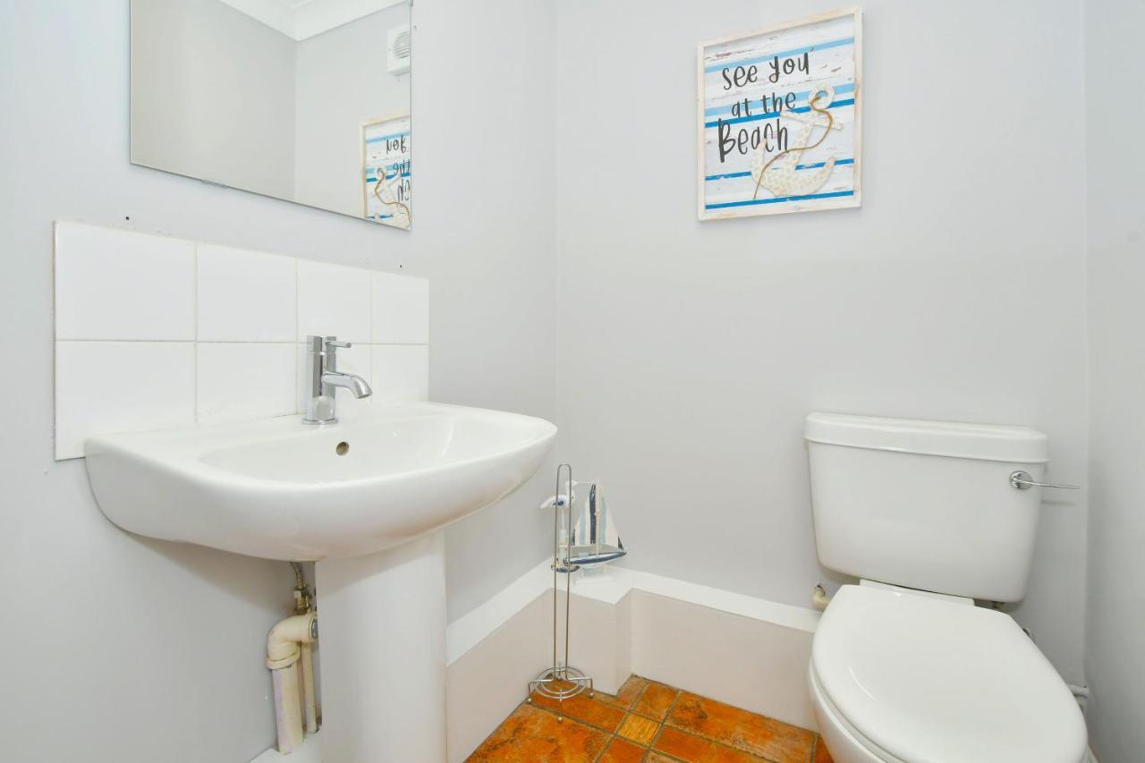 The Glade By Yourstays Huge Single Detached Holiday Home With Big Garden Newcastle-under-Lyme Buitenkant foto