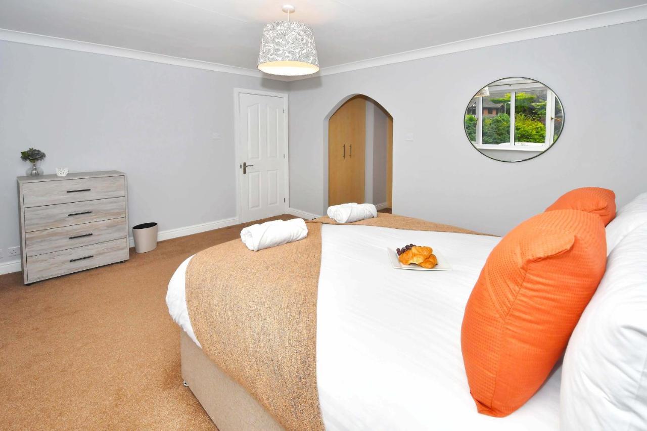 The Glade By Yourstays Huge Single Detached Holiday Home With Big Garden Newcastle-under-Lyme Buitenkant foto