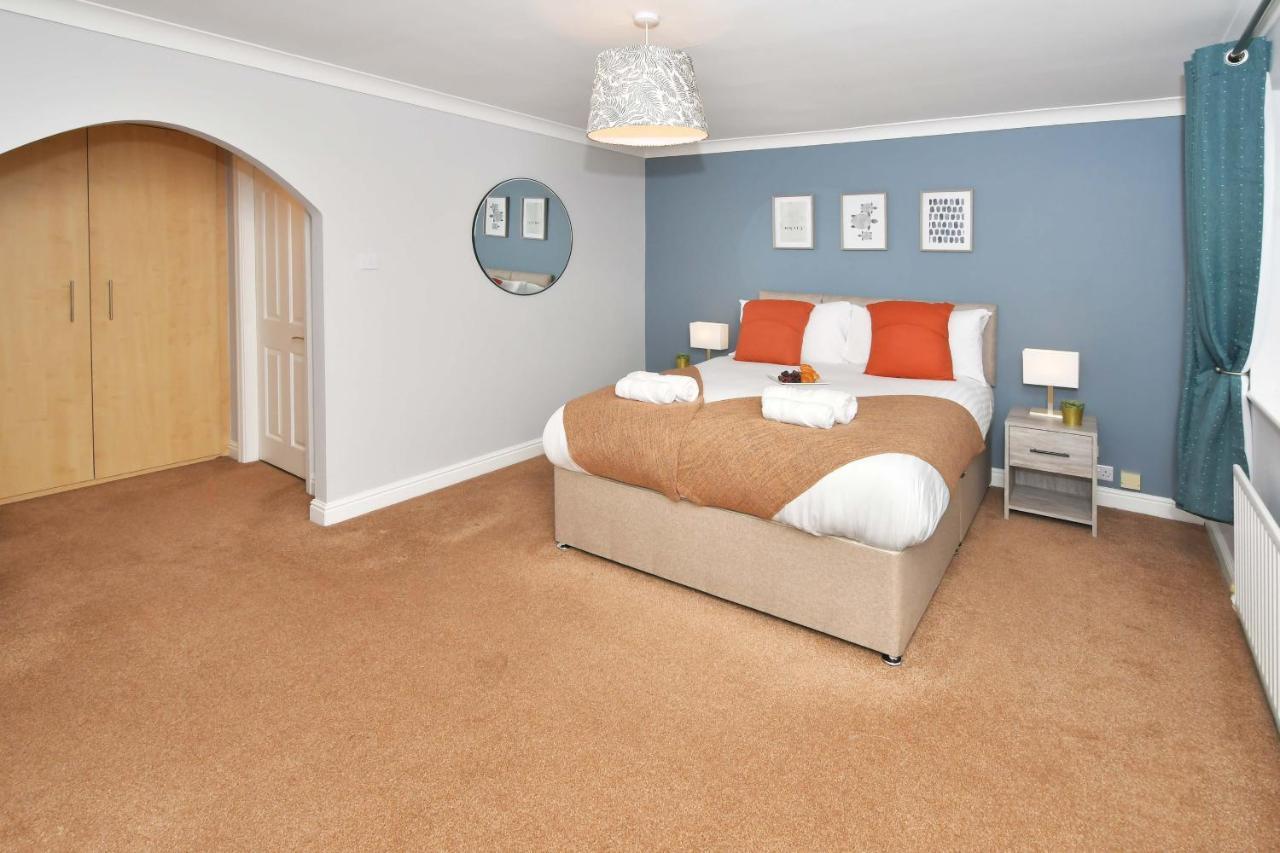 The Glade By Yourstays Huge Single Detached Holiday Home With Big Garden Newcastle-under-Lyme Buitenkant foto
