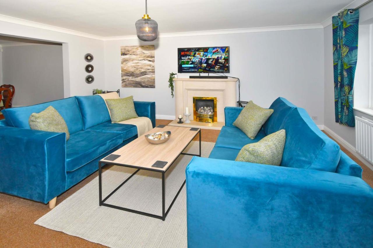 The Glade By Yourstays Huge Single Detached Holiday Home With Big Garden Newcastle-under-Lyme Buitenkant foto