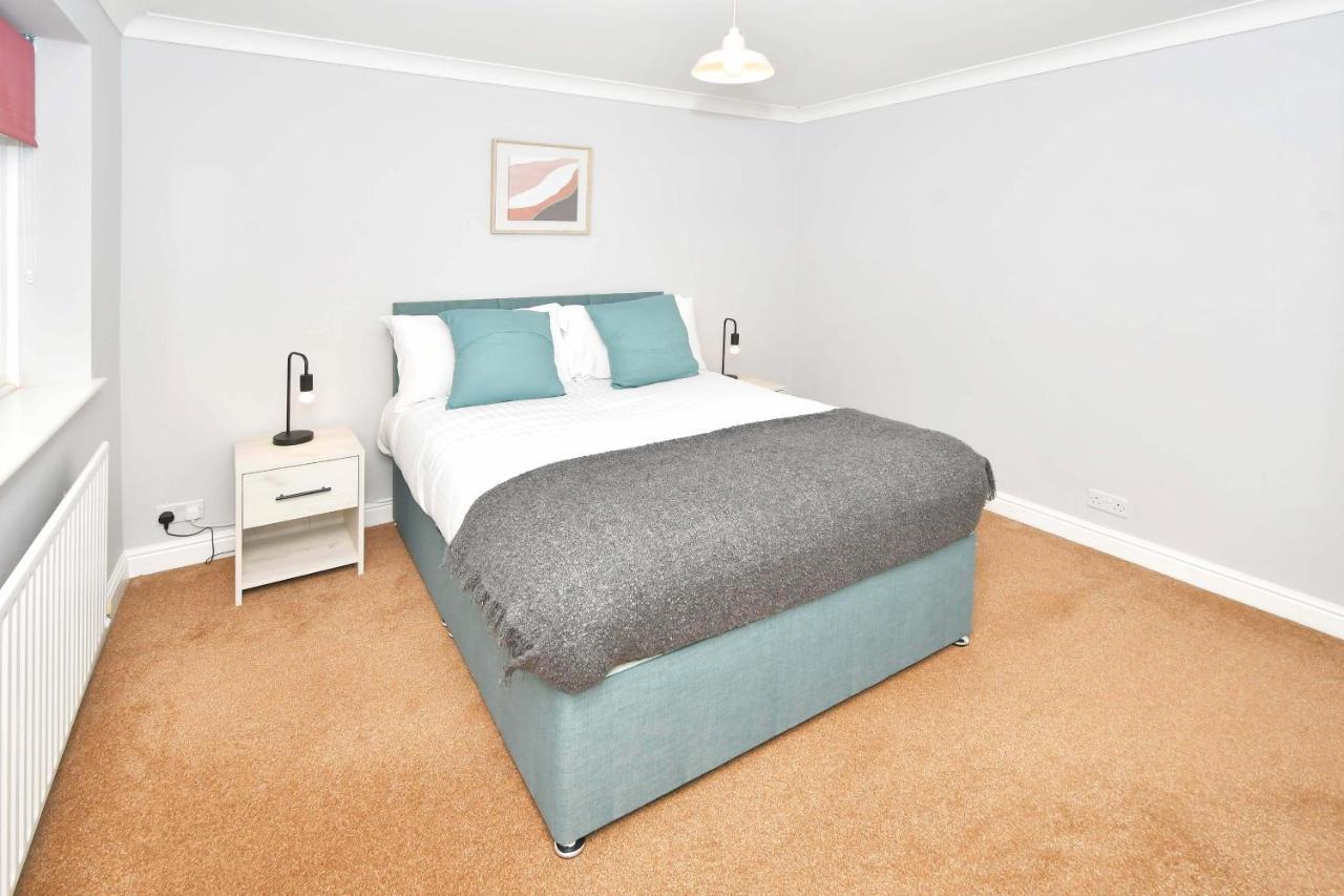 The Glade By Yourstays Huge Single Detached Holiday Home With Big Garden Newcastle-under-Lyme Buitenkant foto
