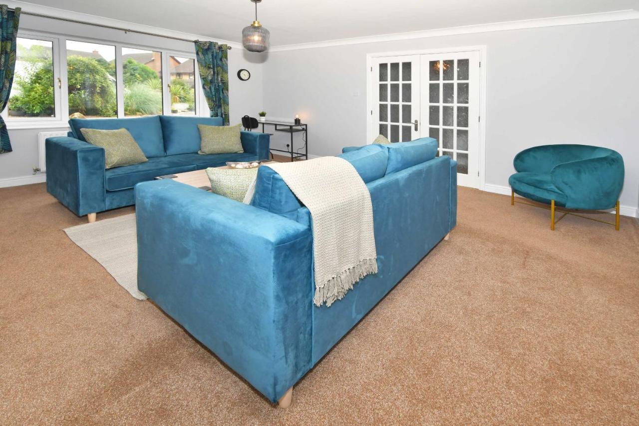 The Glade By Yourstays Huge Single Detached Holiday Home With Big Garden Newcastle-under-Lyme Buitenkant foto